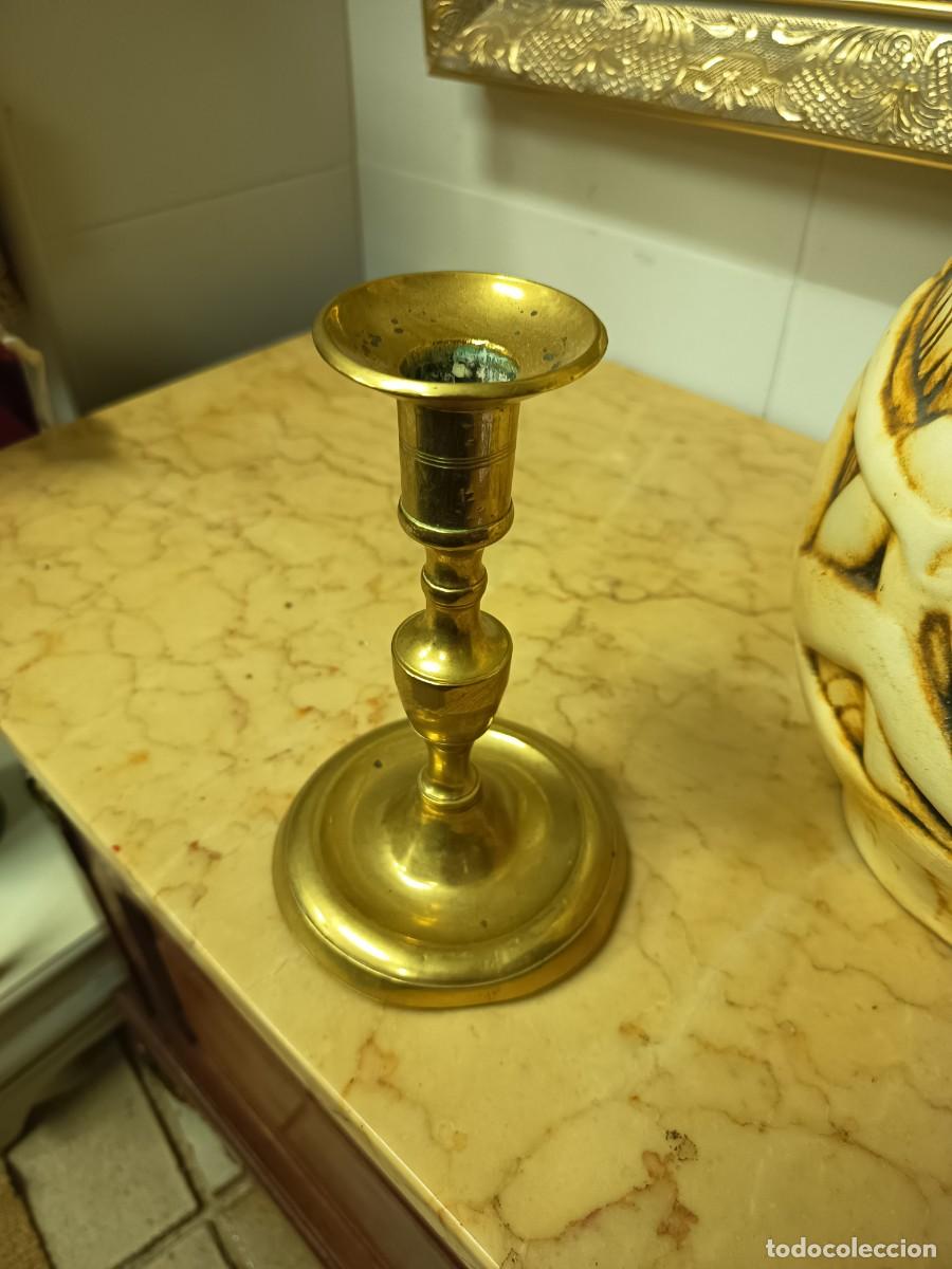 Vintage: Portavelas antiguo lat&oacute;n 17 cm - Foto 3