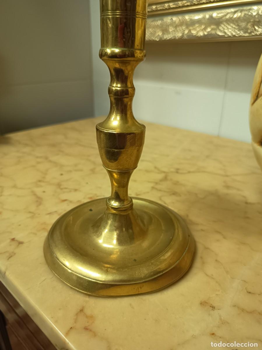 Vintage: Portavelas antiguo lat&oacute;n 17 cm - Foto 4