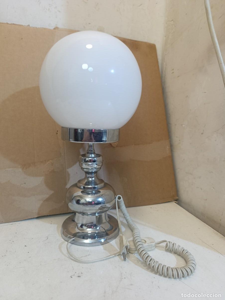 Vintage: Lampara mesa cromada Age Space y opalina blanca - Foto 1