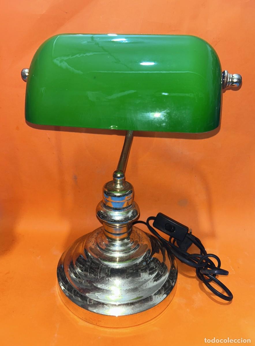 Vintage: LAMPARA DE ESCRITORIO BANQUERO DE LATON Y CRISTAL OPALINA VERDE VINTAGE