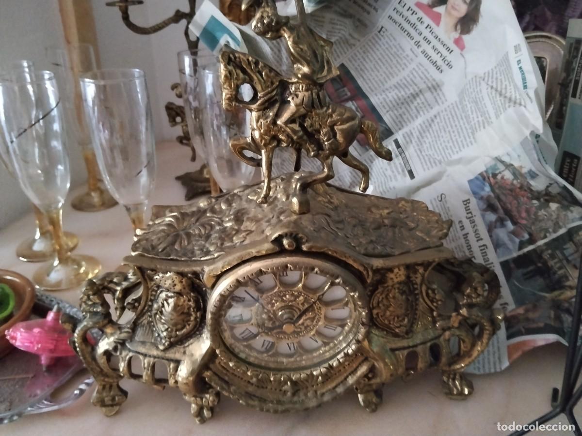 Vintage: Pack retro, incluye lamparas, mesitas, c&oacute;moda, reloj decorativo...