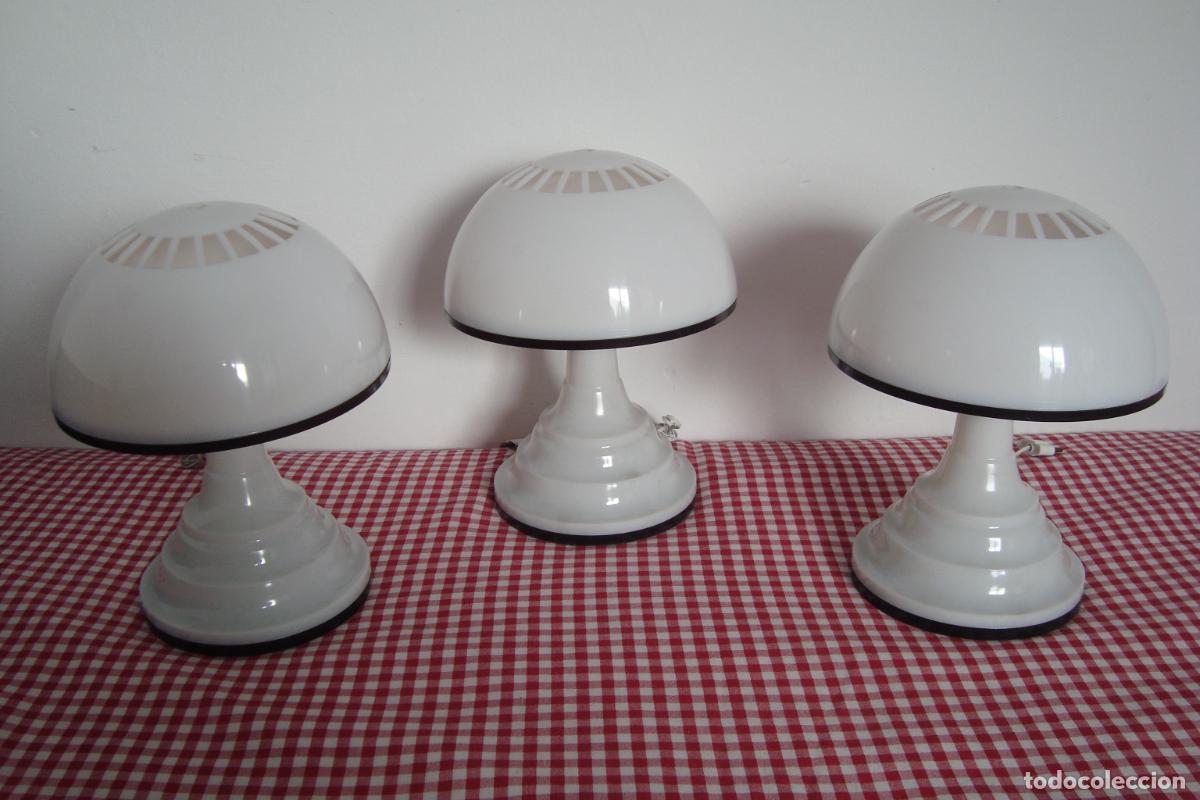 Vintage: TRES ANTIGUAS LAMPARAS SOBREMESA TIPO HONGO SETA METACRILATO. RETRO VINTAGE A&Ntilde;OS 70?
