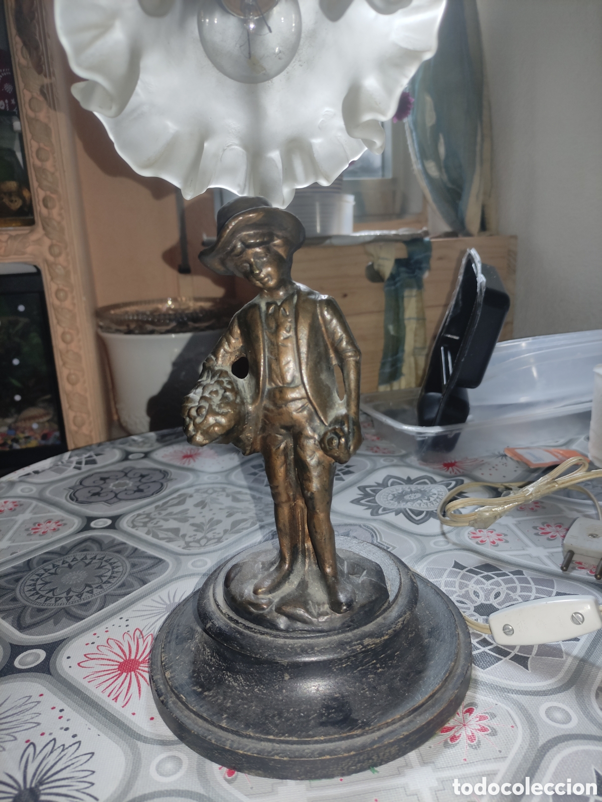 Vintage: lampara antigua bronce ni&ntilde;o con flores