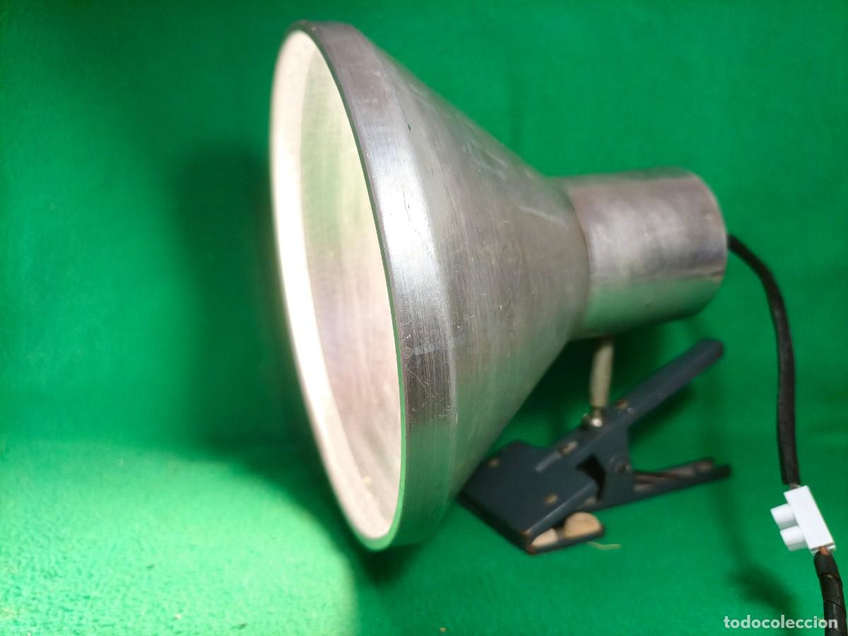 Vintage: FOCO INDUSTRIAL VINTAGE DE ALUMINIO CON PINZA DE FIJACION DE HIERRO