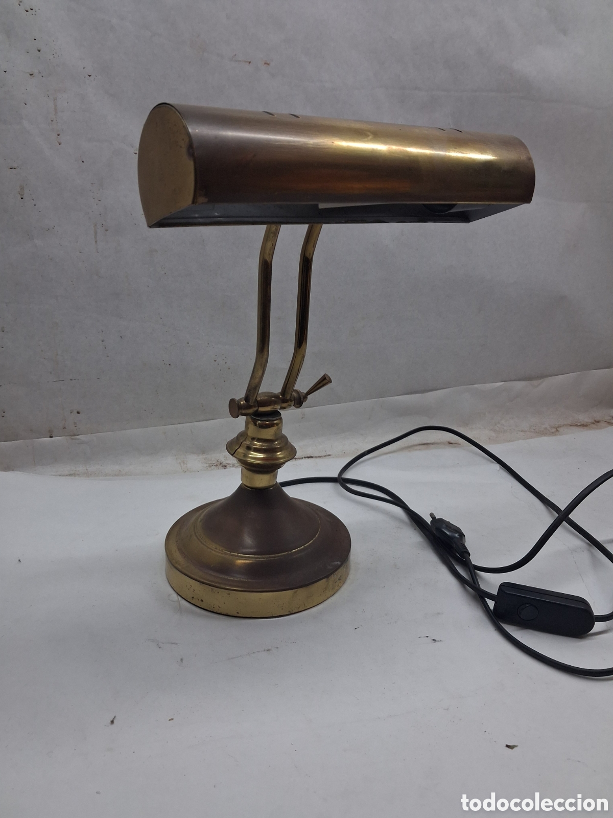 Vintage: L&aacute;mpara escritorio lat&oacute;n