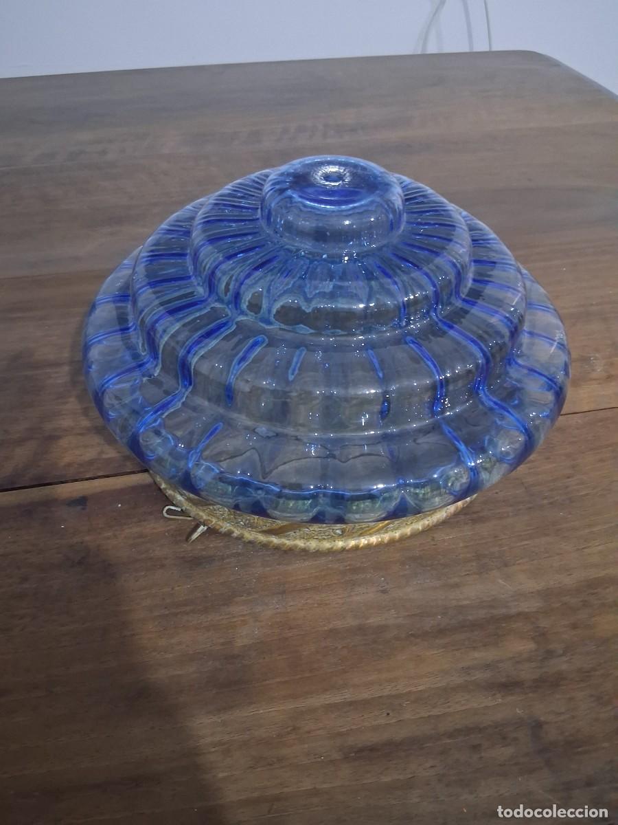 Vintage: Plaf&oacute;n o tulipa antigua de cristal azul labrado Art D&eacute;co o vintage l&aacute;mpara