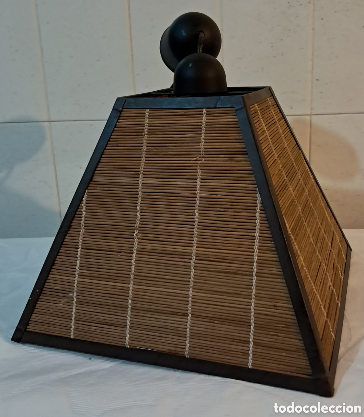 Vintage: Lampara colgante de bambu y metal 32x32 cm de base y 35 de alto