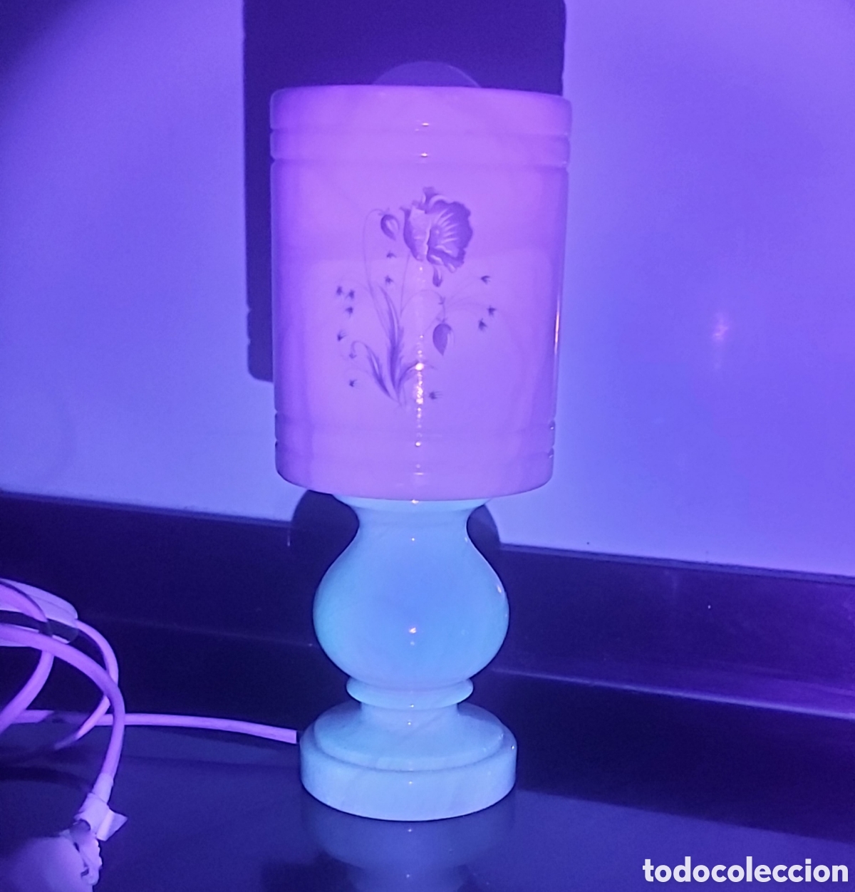 Vintage: L&aacute;mpara de Mesa Antigua de Alabastro Tallado Herna A&ntilde;os 70 Pintada a Mano - Base Fluorescente Reacti