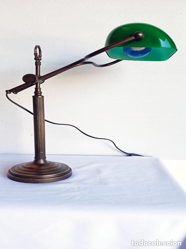 Vintage: L&aacute;mpara banquero extensible con tulipa verde de cristal