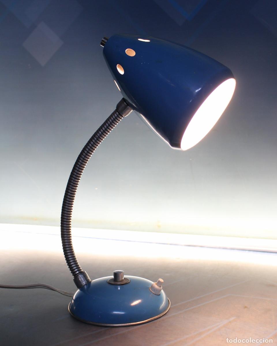 Vintage: Antiguo flexo, l&aacute;mpara de escritorio azul celeste y plateado. A&ntilde;os 50-60.
