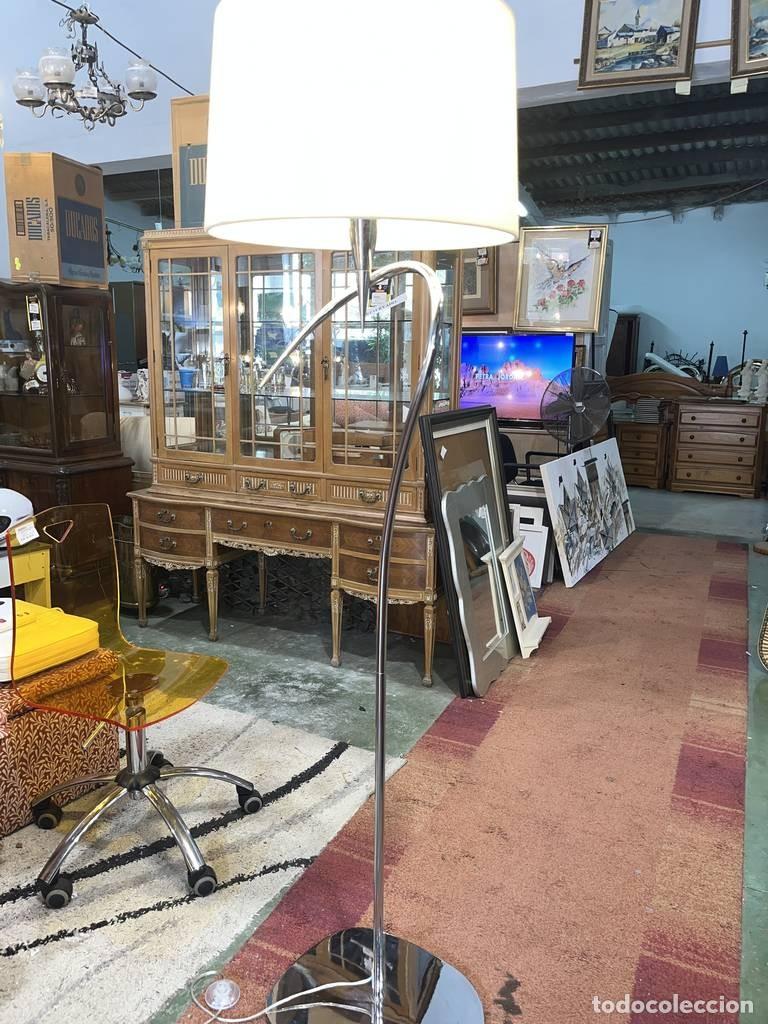 Vintage: L&Aacute;MPARA DE PIE MARCA MANTRA - Foto 2