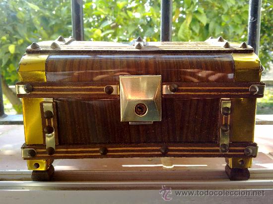 Vintage: PRECIOSO JOYERO EN FORMA DE ARCA. - Foto 1