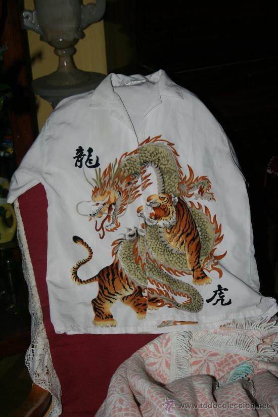 Vintage: antigua camisa de algodon con dibujo estampado de dragones - Foto 1 - 32669665