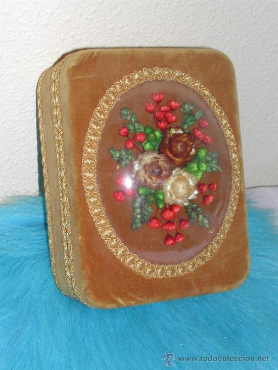 Vintage: Caja / Joyero de Pl&aacute;stico, Terciopelo, Cristal y Flores Secas -- A&ntilde;os 60 -- Made in Spain.