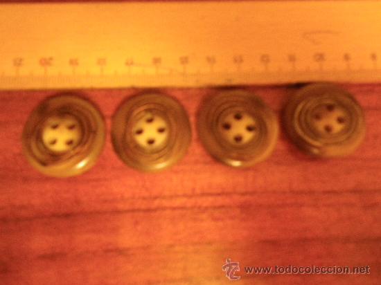Vintage: 4 Botones antiguos con dibujo circular - Foto 1