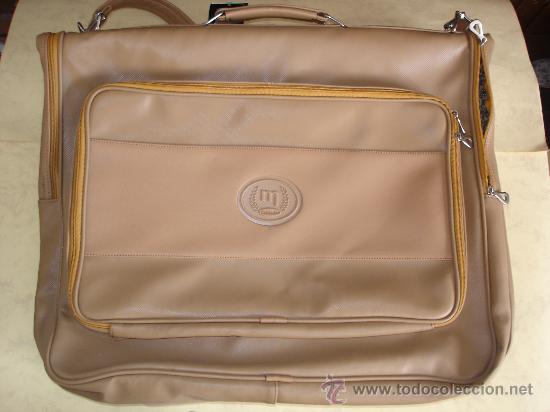Estupenda maleta para trajes - Sold at Auction - 36414315
