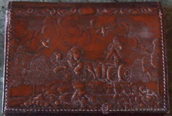 Vintage: Cartera - Billetero de cuero repujado. - Foto 1