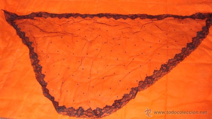 Vintage: Antigua manteleta triangular, de tul con cenefa - Foto 1