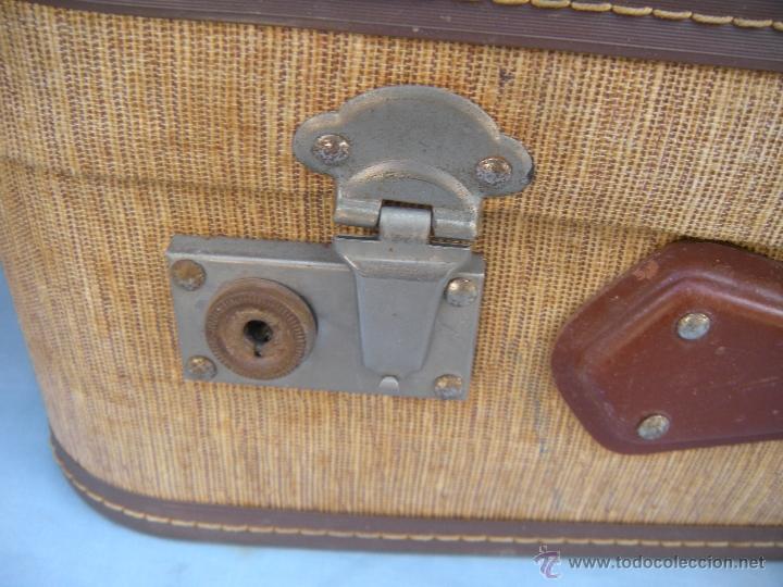 Vintage: MALETA DE LOS A&Ntilde;OS 70 CON LLAVE - Foto 2