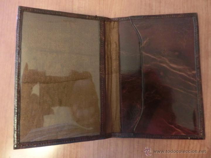 Vintage: CARTERA PARA CARNETS CON ESCUDO. - Foto 2