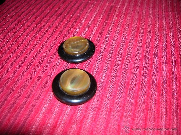 Vintage: Dos originales botones de pasta con visos anacarados - Foto 1