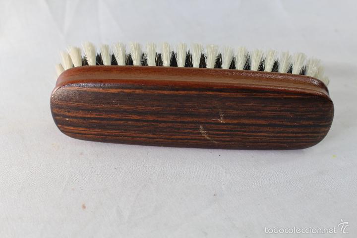 Vintage: cepillo antiguo en madera y cerda - Foto 3
