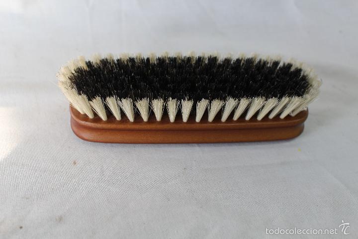 Vintage: cepillo antiguo en madera y cerda - Foto 4
