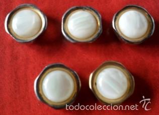 Vintage: Cinco botones vintage de pl&aacute;stico - Foto 1