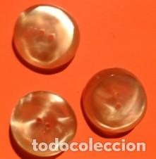 Vintage: Tres botones vintage pl&aacute;sticos - Foto 1