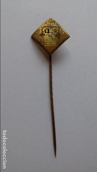 Vintage: Pin antiguo para sujetar el pa&ntilde;uelo de 7 cms - Foto 1