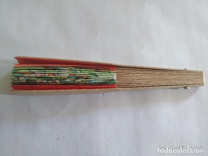 Vintage: Antiguo abanico de colecci&oacute;n de Madera y Papel - Foto 2