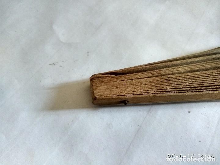 Vintage: Antiguo abanico de colecci&oacute;n de Madera y Papel. - Foto 3