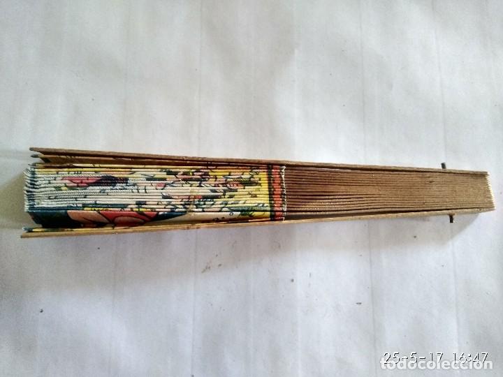 Vintage: Antiguo abanico de colecci&oacute;n de Madera y Papel. - Foto 2