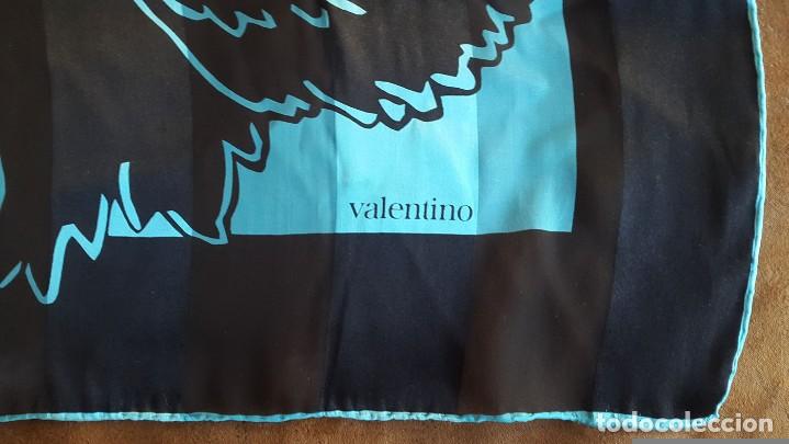 Vintage: PA&Ntilde;UELO SEDA NATURAL 100% VALENTINO. - Foto 2