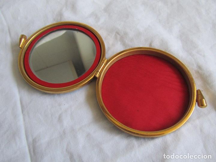 Vintage: Polvera de cuero o material. Grabado dorado Polvera - Foto 7