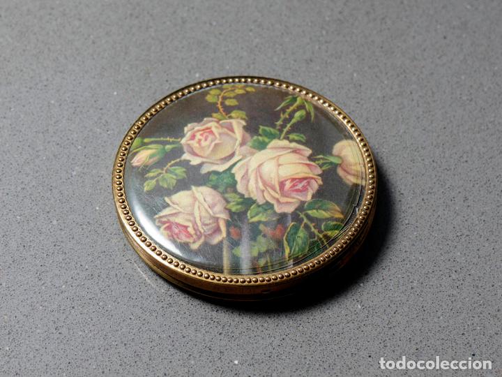 Vintage: Polvera antigua con flores en la tapa - Foto 1