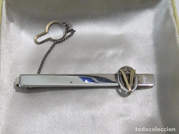 Vintage: PISACORBATAS DE PLATA CON UNA V DE ORO - Foto 1