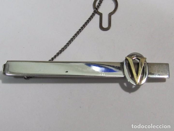 Vintage: PISACORBATAS DE PLATA CON UNA V DE ORO - Foto 2