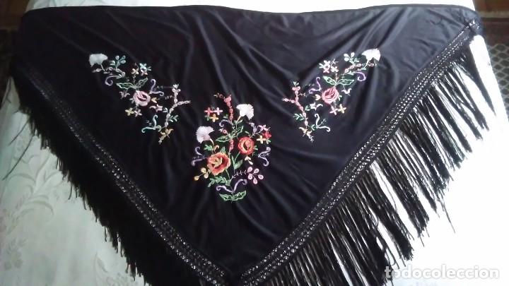 Vintage: Mant&oacute;n negro triangular de terciopelo bordado con flores - Foto 15