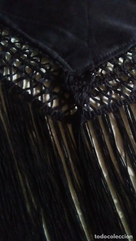 Vintage: Mant&oacute;n negro triangular de terciopelo bordado con flores - Foto 19