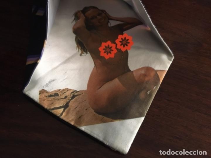 Vintage: CORBATA CON PIN UP OCULTA - Foto 1