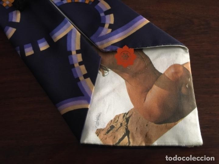 Vintage: CORBATA CON PIN UP OCULTA - Foto 3