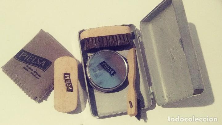 Vintage: CAJA PIELSA CON OBJETOS LIMPIABOTAS - Foto 2