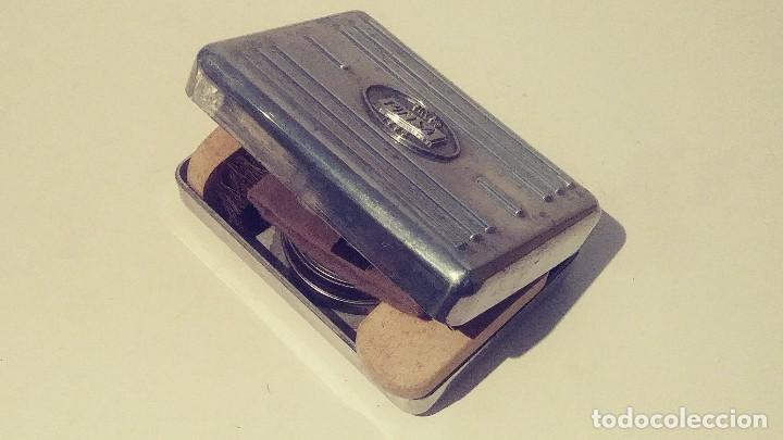 Vintage: CAJA PIELSA CON OBJETOS LIMPIABOTAS - Foto 3