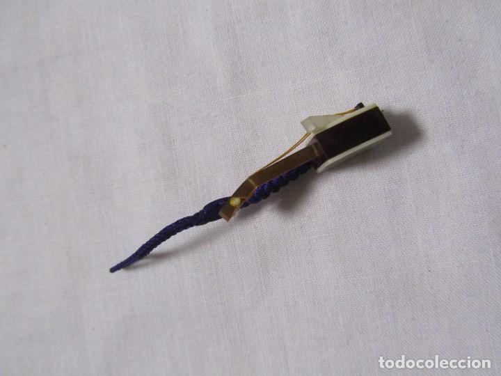 Vintage: Guitarra en miniatura fabricada con pl&aacute;stico - Foto 4