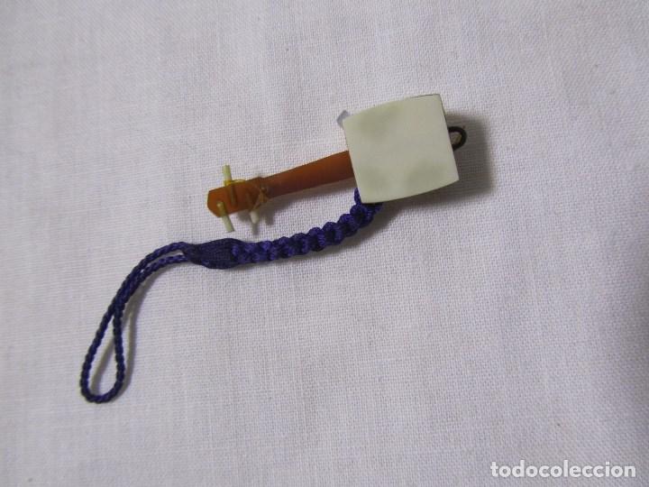 Vintage: Guitarra en miniatura fabricada con pl&aacute;stico - Foto 5
