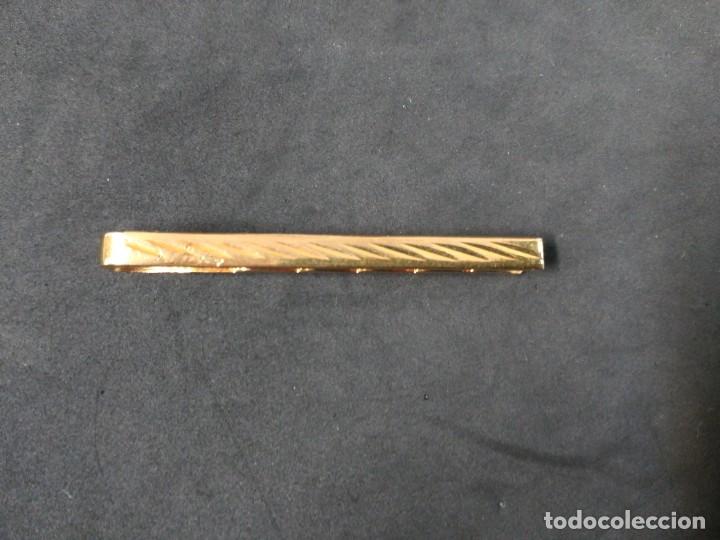Vintage: PASADOR DE CORBATA EN METAL DORADO - Foto 1