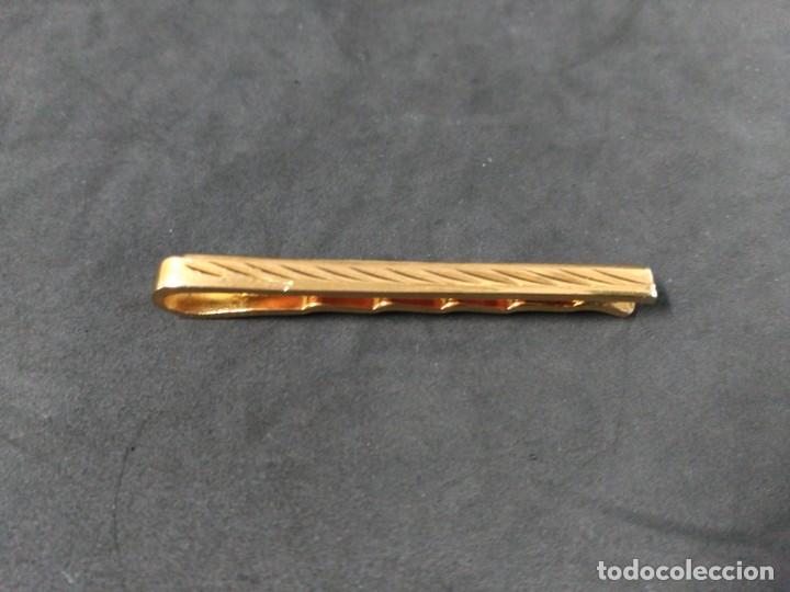 Vintage: PASADOR DE CORBATA EN METAL DORADO - Foto 2