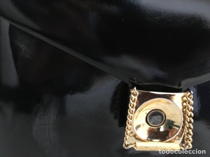 Vintage: BOLSO NEGRO DE CHAROL - Foto 2
