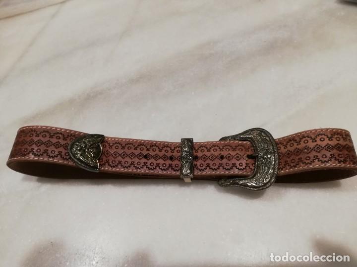 Vintage: Cintur&oacute;n de cuero grabado. - Foto 1